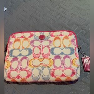 Coach caring lpod holder
